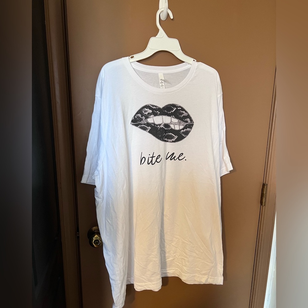 New without tags tahirt